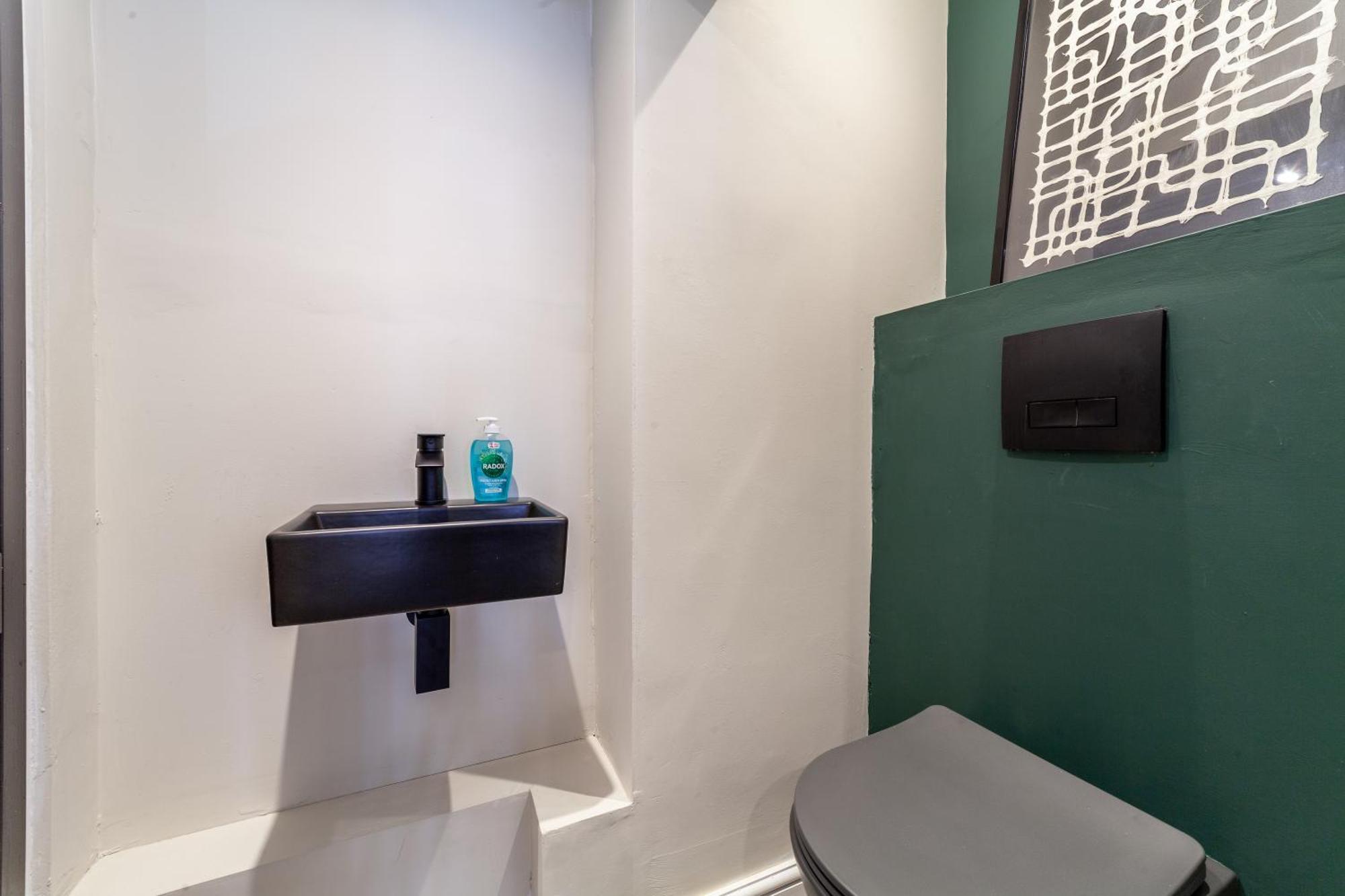 Peaceful 5br House With Garden & Terrace, Se Londra