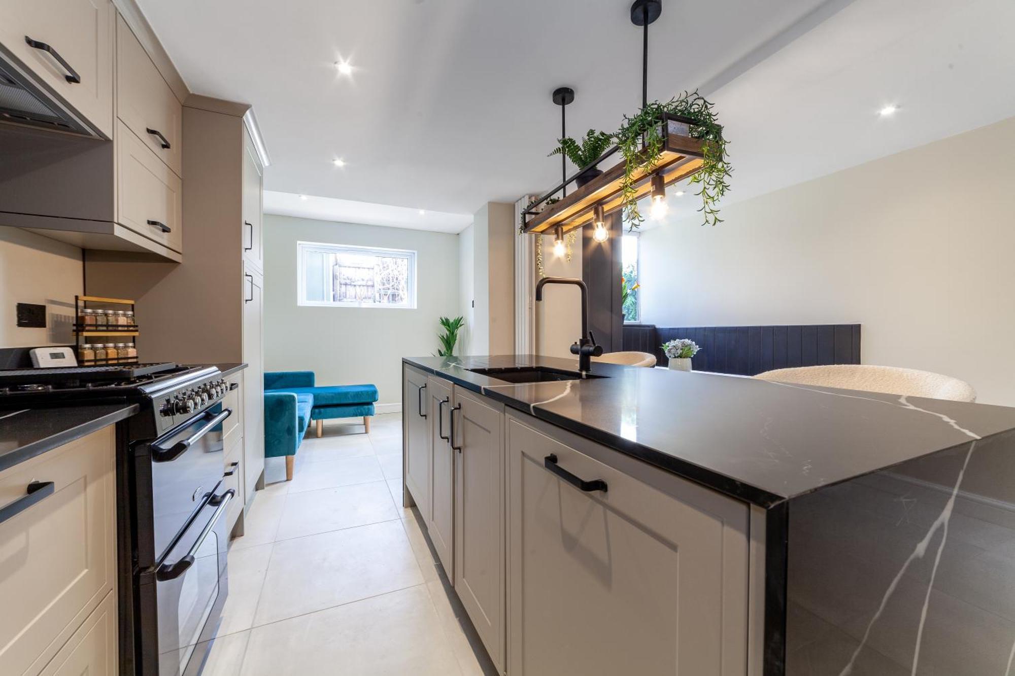 Peaceful 5br House With Garden & Terrace, Se * Londra