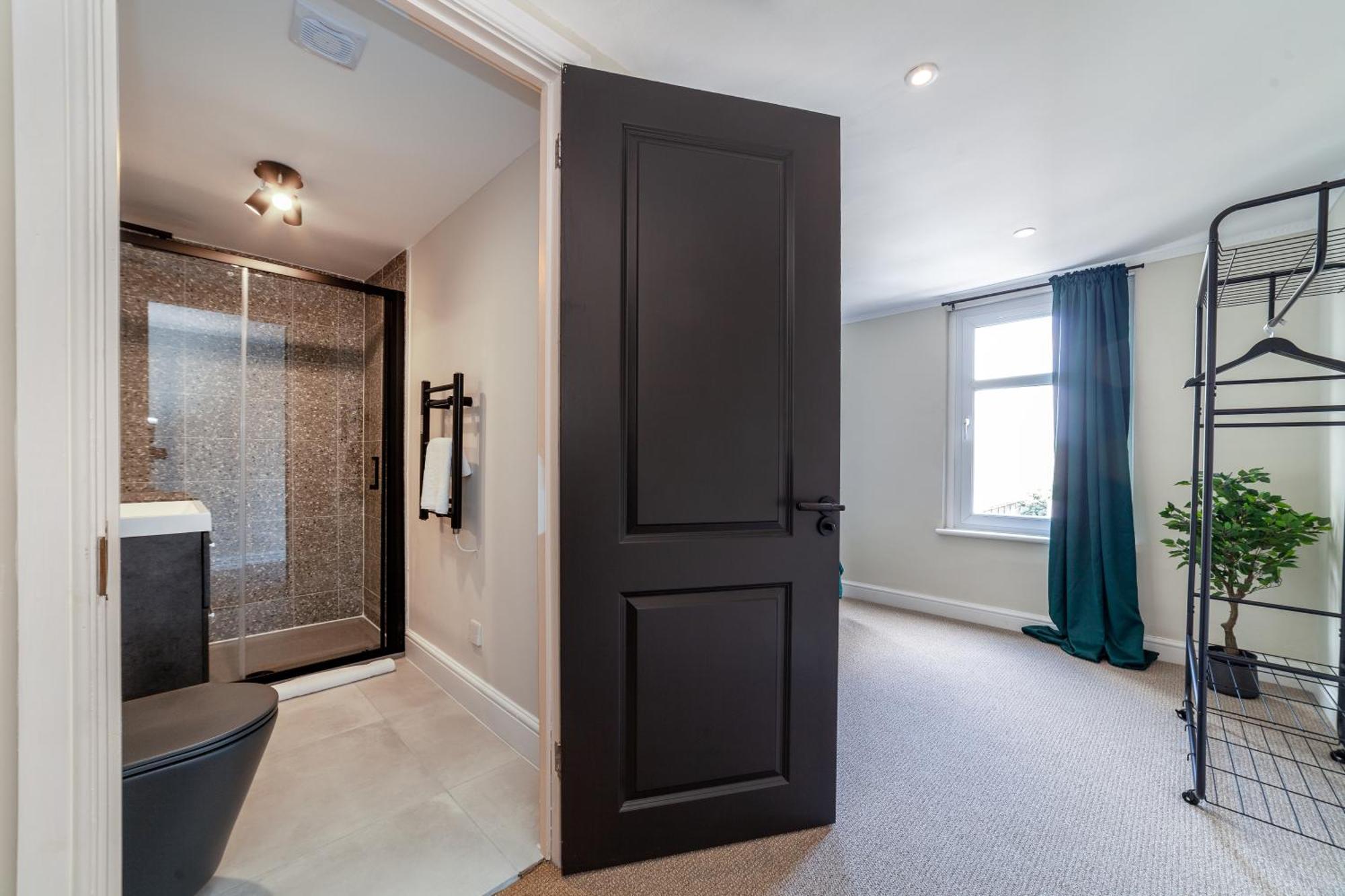 Peaceful 5br House With Garden & Terrace, Se Londra